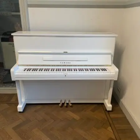 Yamaha U1E wit hoogglans