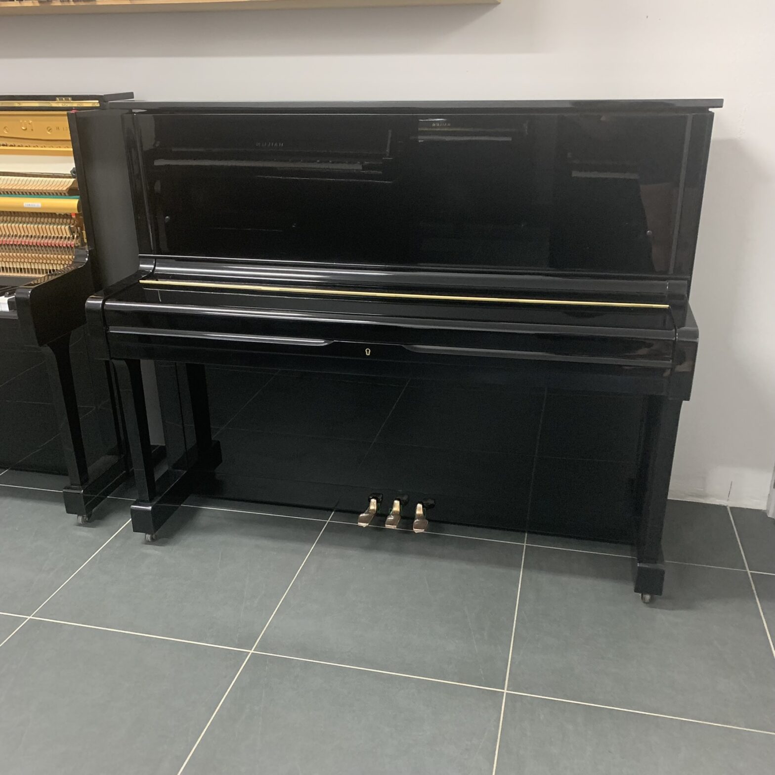 Yamaha U1H uit 1972 Zwart hoogglans tweedehands piano Orchestra