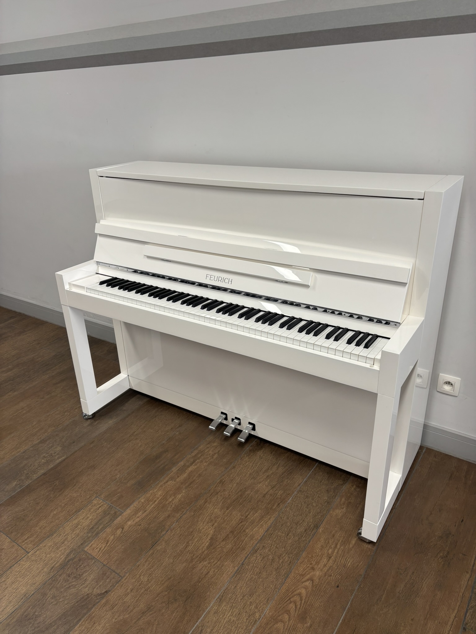 Feurich Premiere 115 piano wit hoogglans