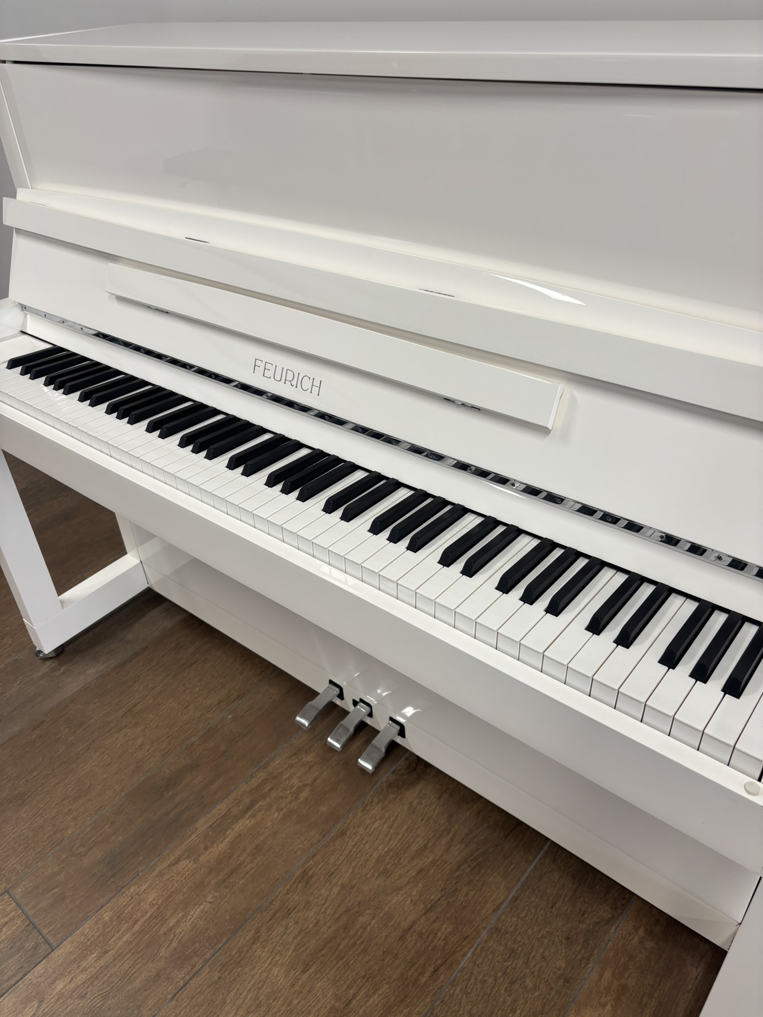 Feurich Premiere 115 piano wit hoogglans